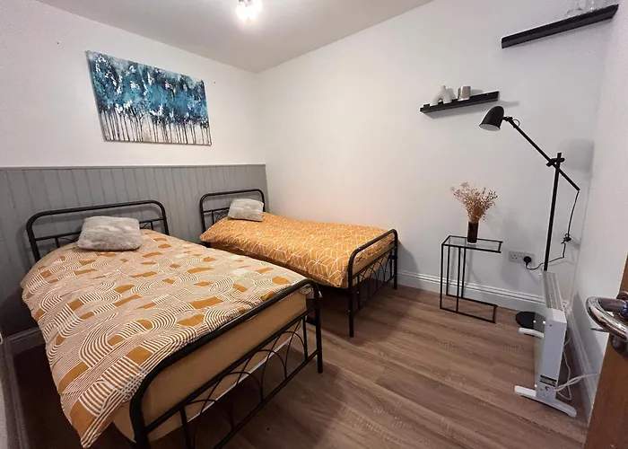 Vibrant Bungalow 2 Bedroom Flat With Secure Private Parking