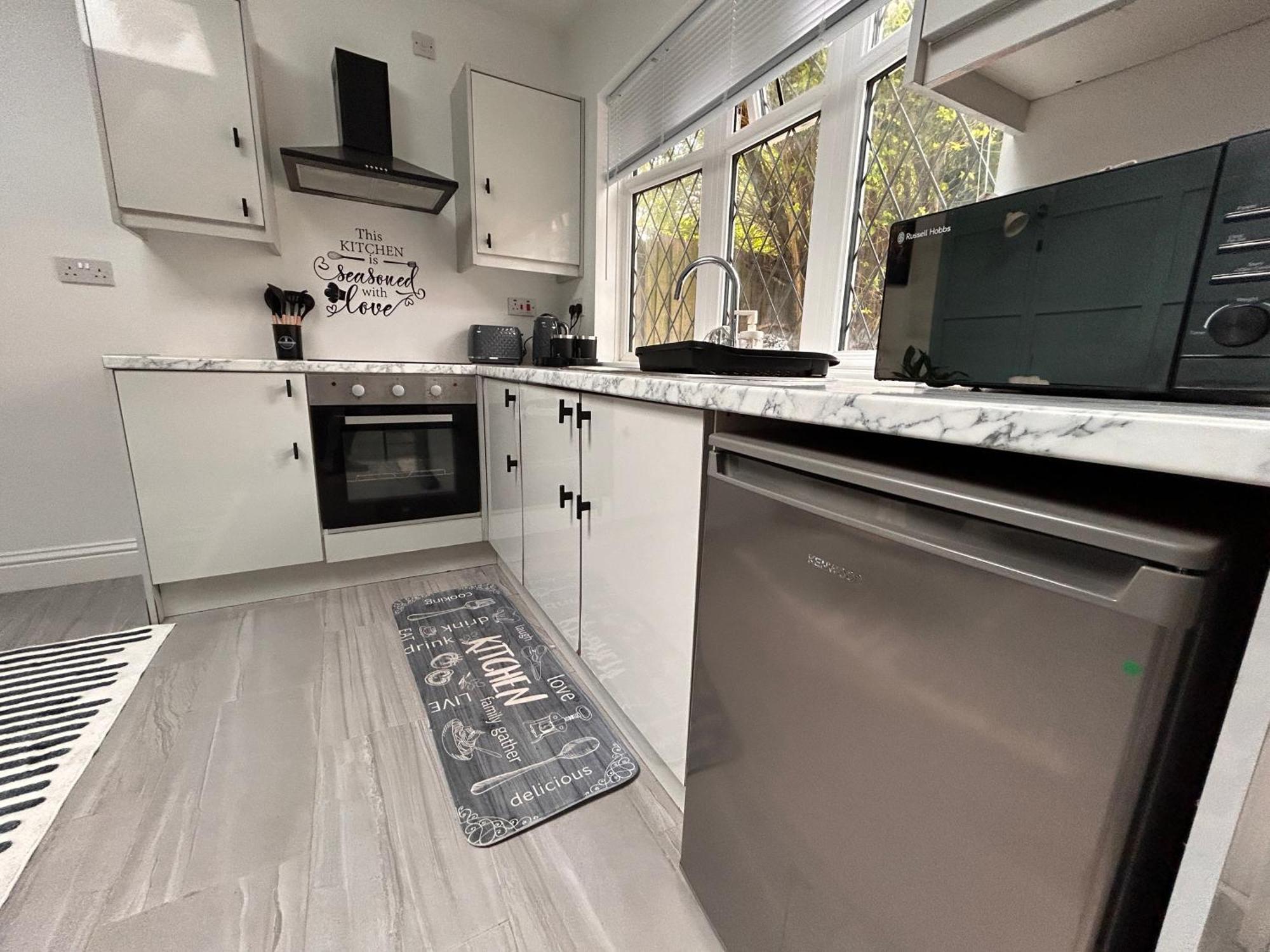 Apartment Vibrant 2 Bedroom Flat With Secure Private Parking Birmingham